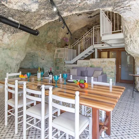 Pleasant Stone House & Jacuzzi St Martin - Happy