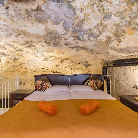 Vilă Pleasant Stone House & Jacuzzi St Martin - Happy