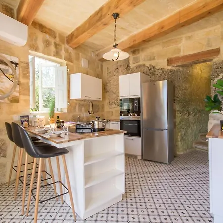 Vilă Pleasant Stone House & Jacuzzi St Martin - Happy L-Imgarr