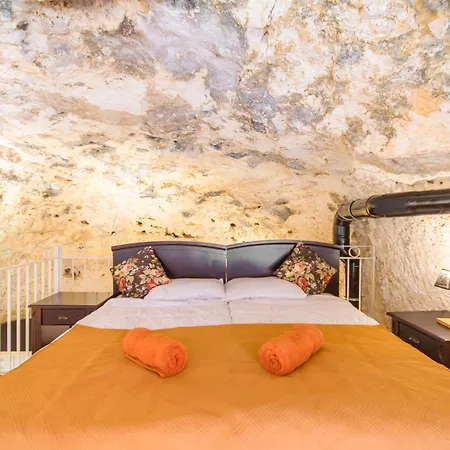 Pleasant Stone House & Jacuzzi St Martin - Happy