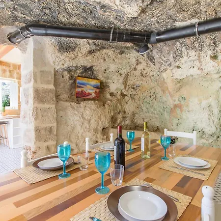 Pleasant Stone House & Jacuzzi St Martin - Happy *