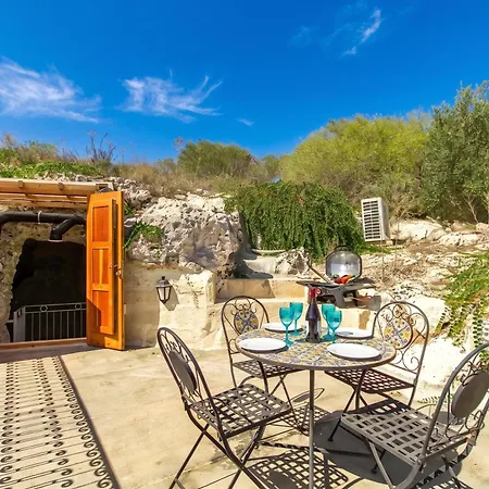 Pleasant Stone House & Jacuzzi St Martin - Happy *
