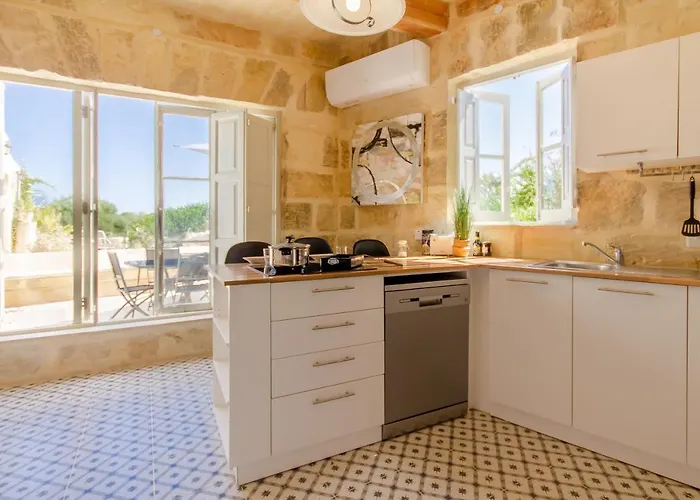 Pleasant Stone House & Jacuzzi St Martin - Happy *