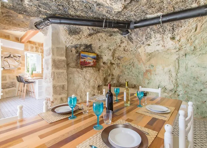 Pleasant Stone House & Jacuzzi St Martin - Happy Villa *