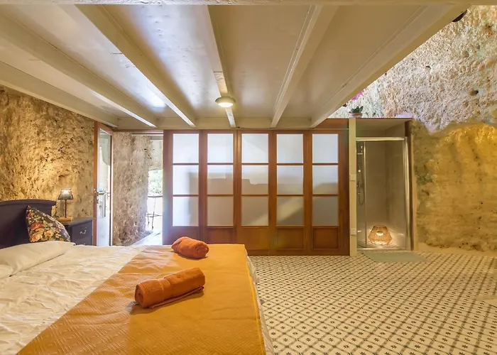 Pleasant Stone House & Jacuzzi St Martin - Happy *